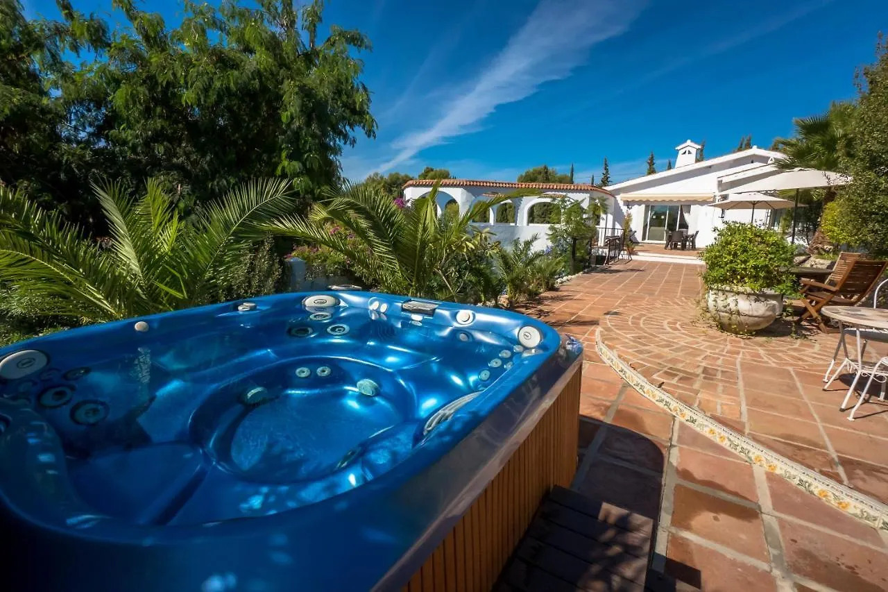 Private Heated Pool, Jacuzzi & 1225M2 Garden In Villa Cipreses Frigiliana