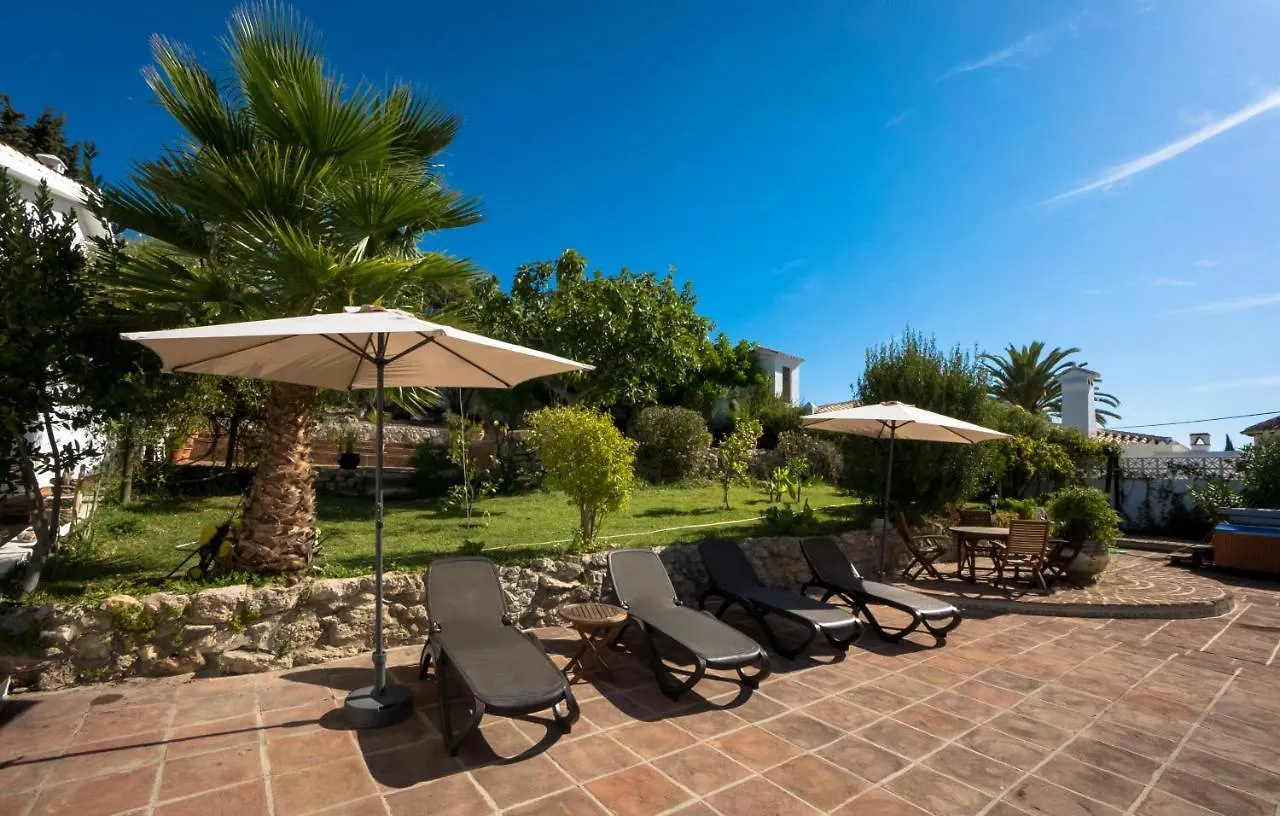 Private Heated Pool, Jacuzzi & 1225M2 Garden In Villa Cipreses Frigiliana