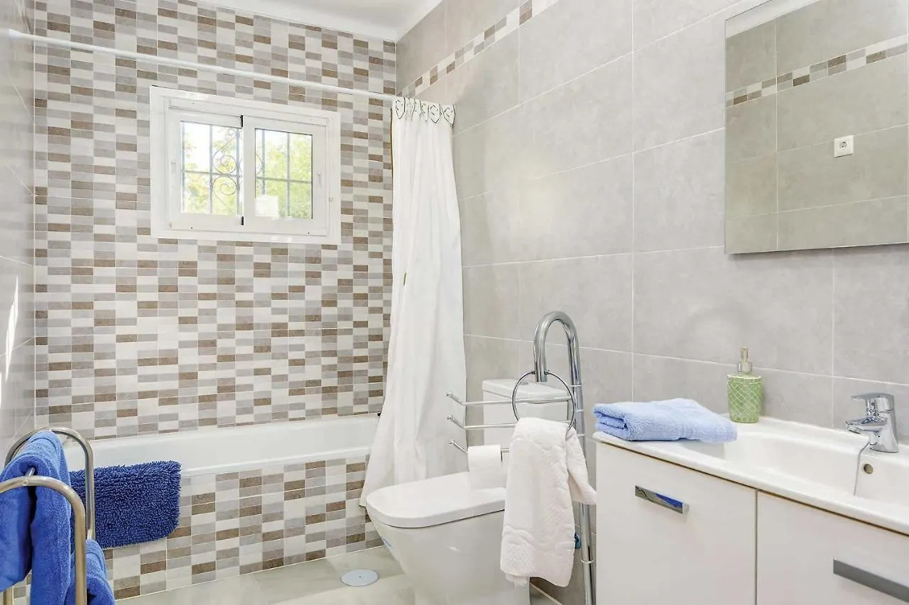 Private Heated Pool, Jacuzzi & 1225M2 Garden In Villa Cipreses Frigiliana Spain