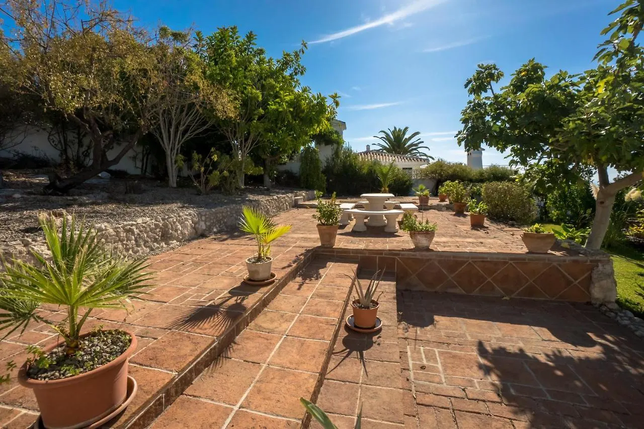 Private Heated Pool, Jacuzzi & 1225M2 Garden In Villa Cipreses Frigiliana